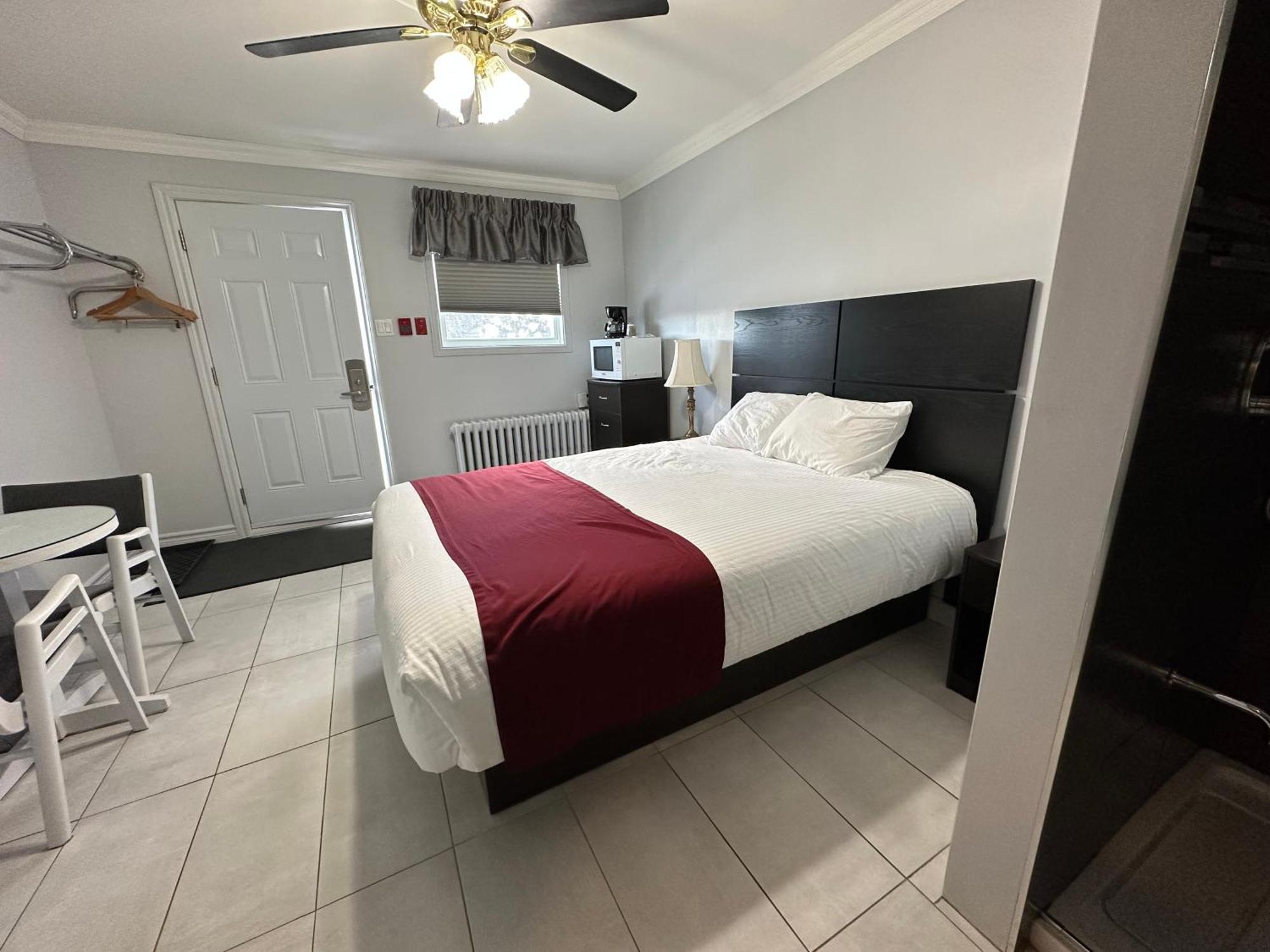 שרברוק Motel Le Refuge מראה חיצוני תמונה
